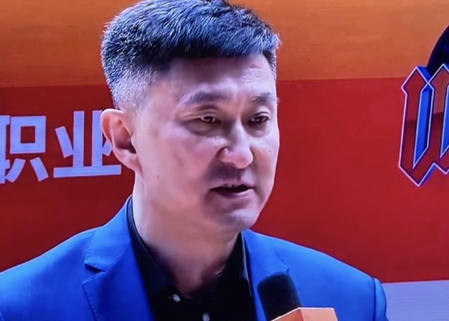 开云中国官网-杜锋：四川队在困难时期依然为了热爱而打球，向他们表示致敬