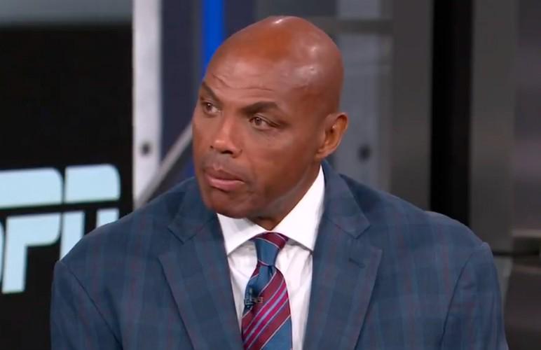 开云权威入口-巴克利：阿德巴约该庆幸他在2026年打球，在过去我们会“杀”了他